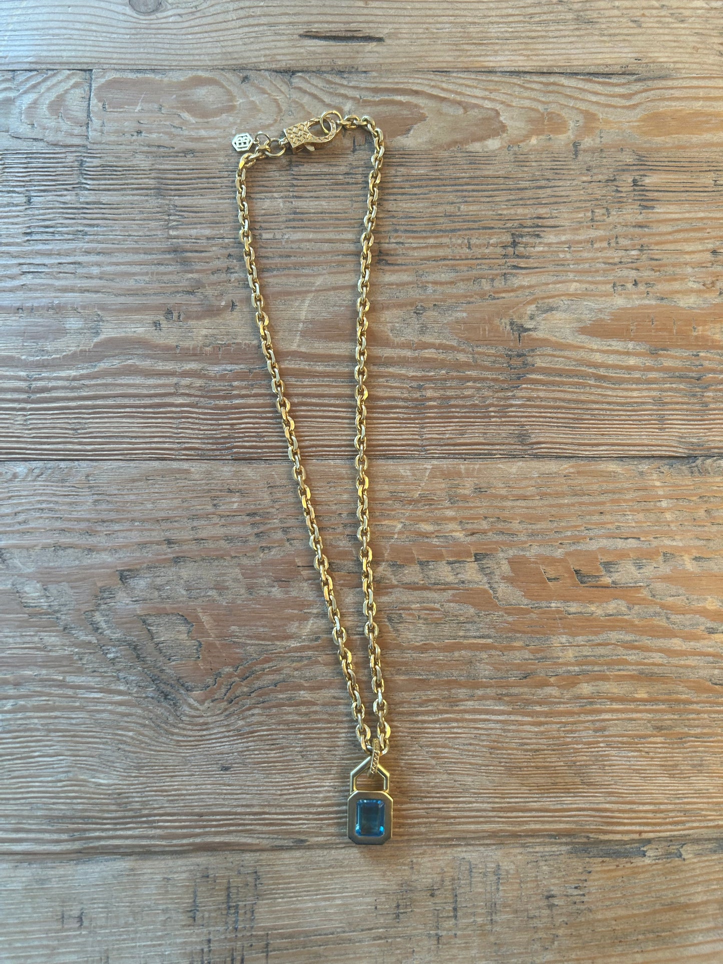 Epitome Pendant - 18kt Swiss