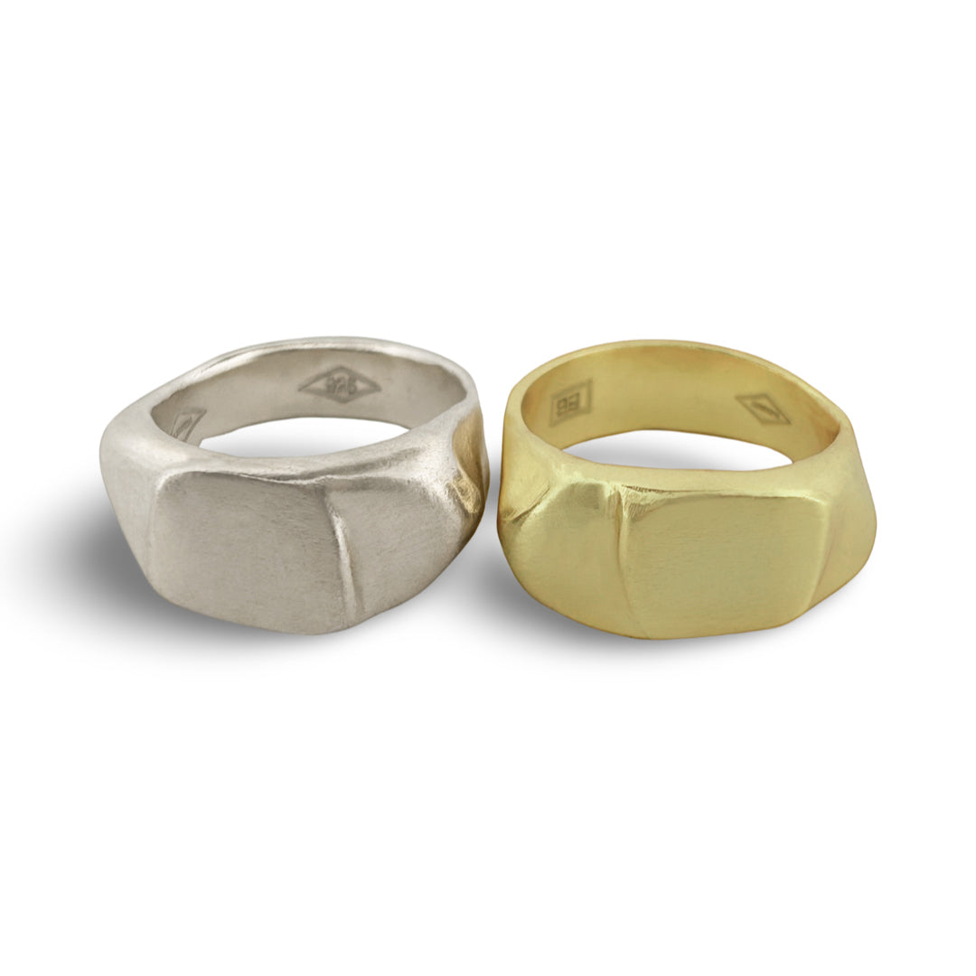 Organic Scraped Signet - 18kt