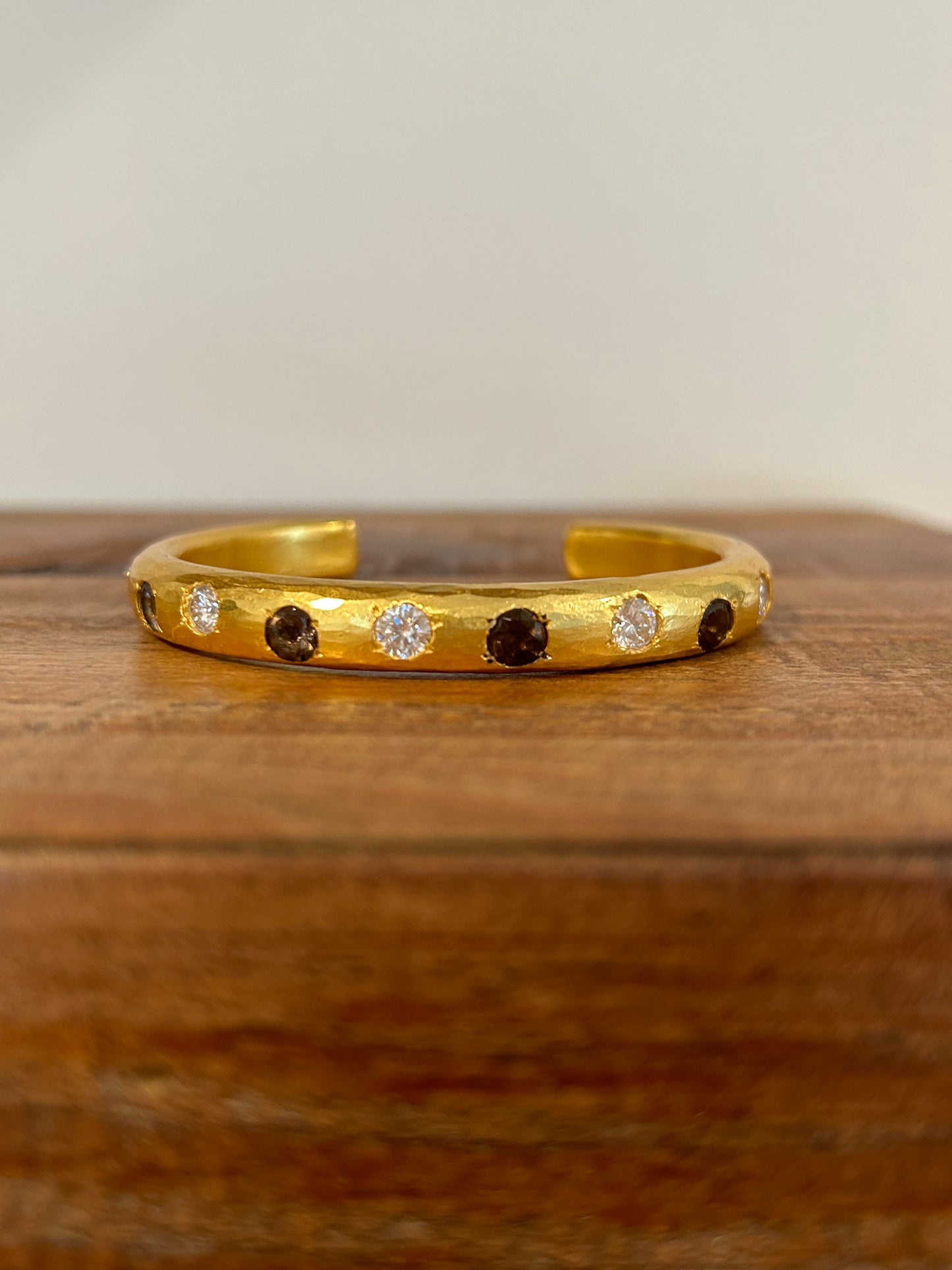 Jumbo Jacob Cuff - 18kt Smoky