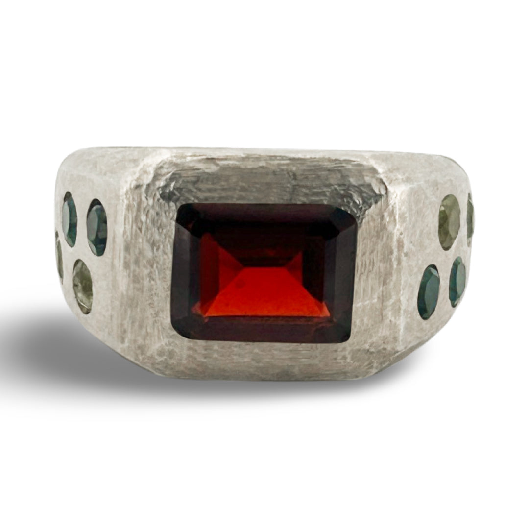 Leo Signet Gypsy - Garnet