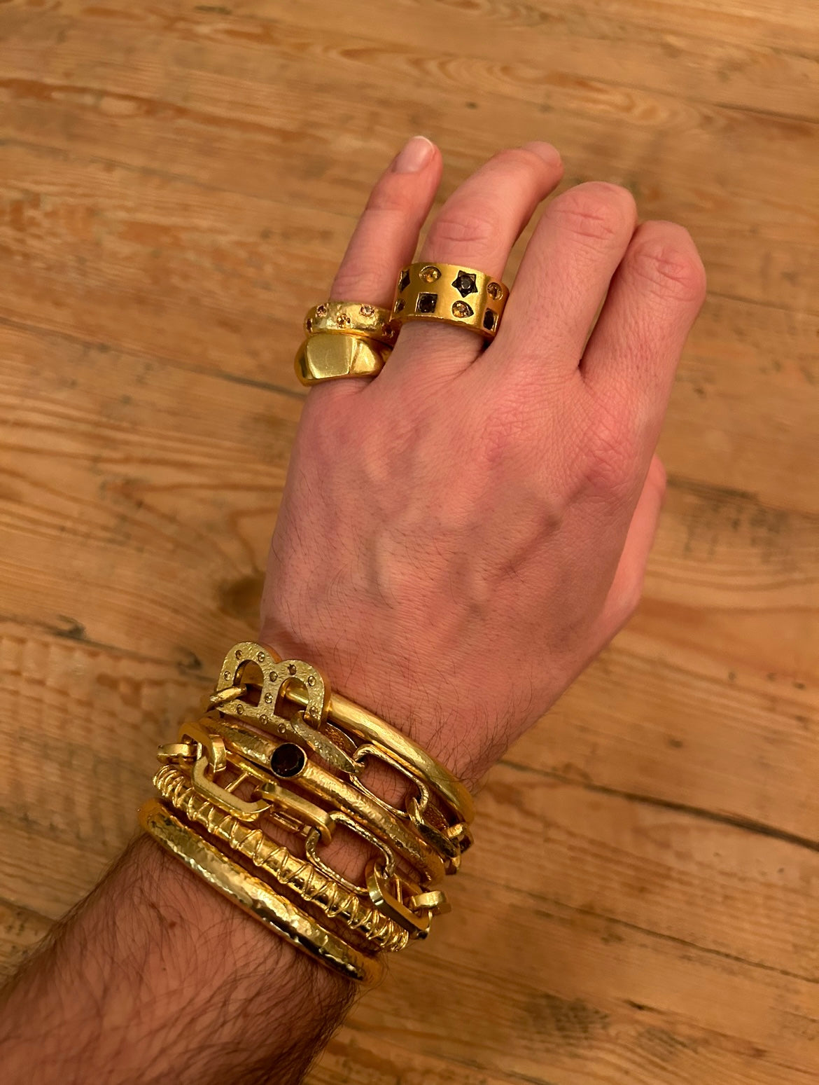 Organic Scraped Signet - 18kt