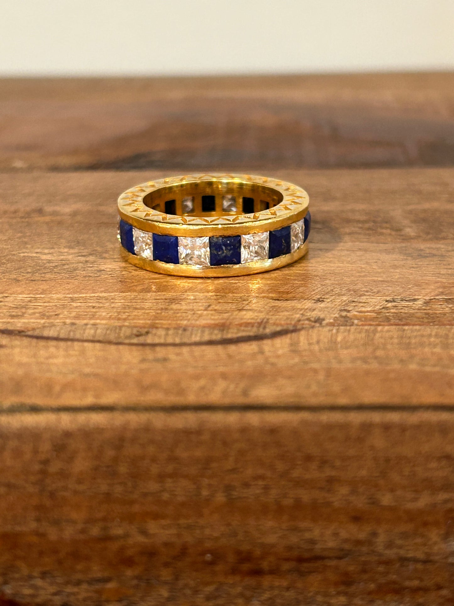 18kt Epitome Ring - One Row