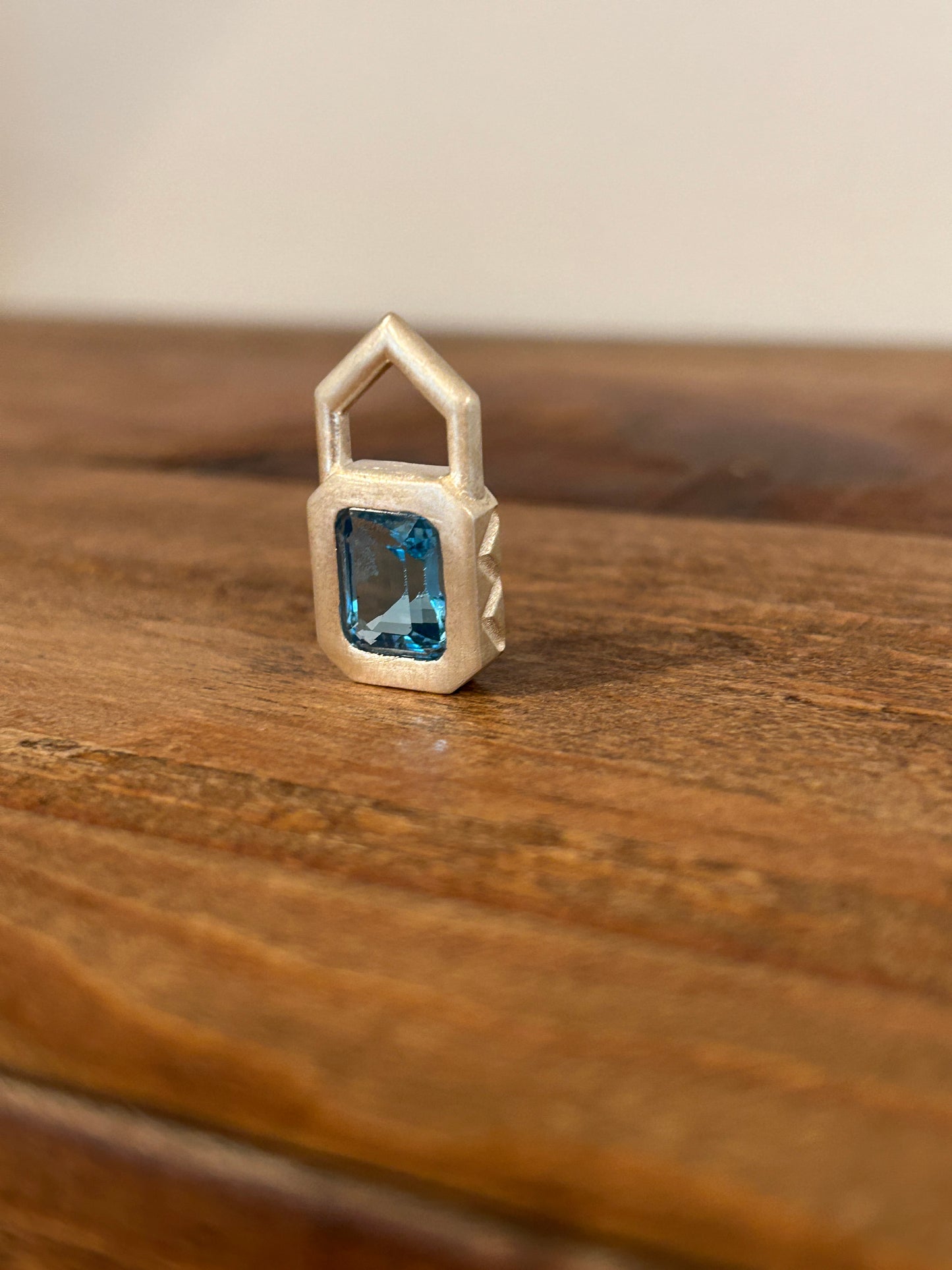 Epitome Pendant - Swiss